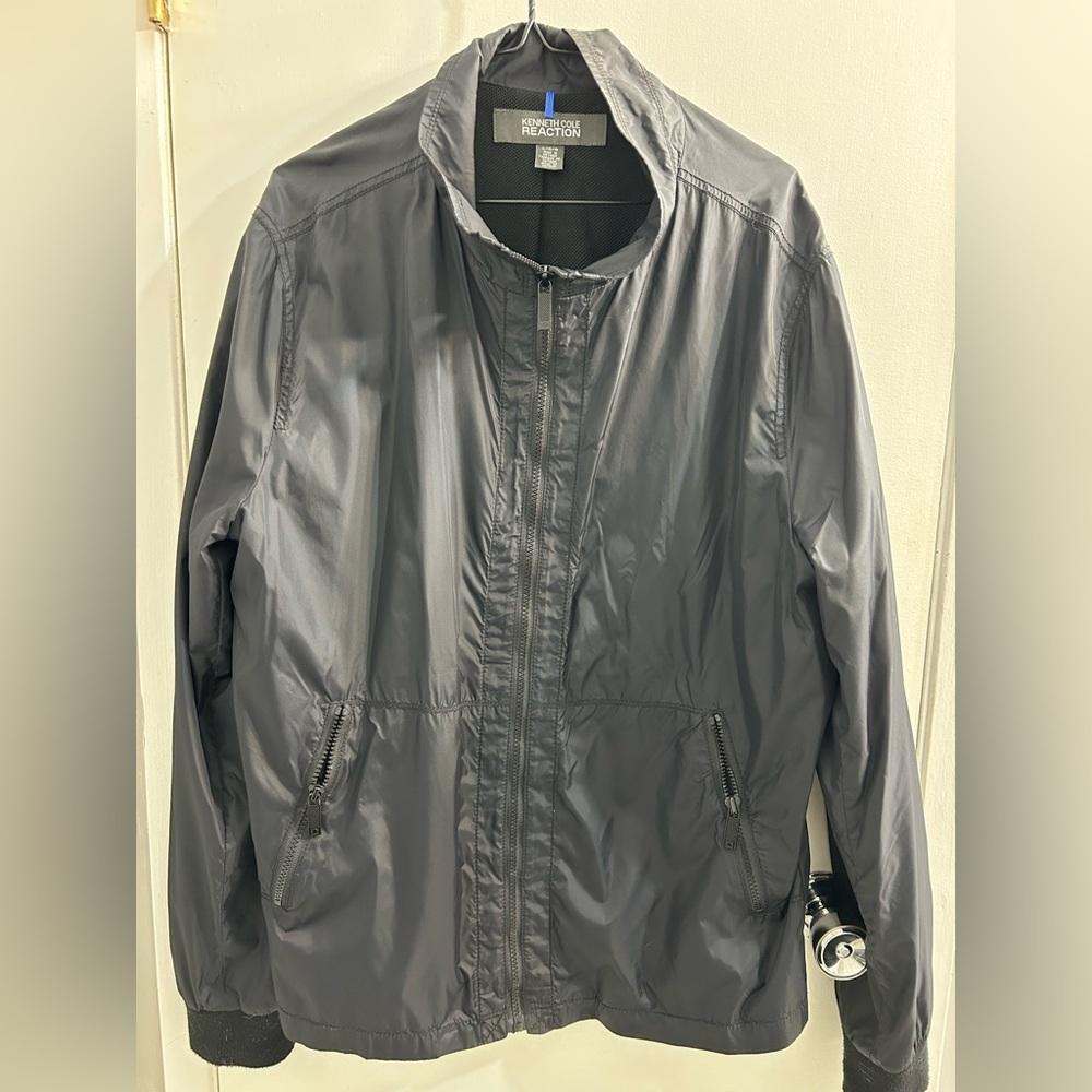 Kenneth Cole Reaction light weight bomber jacket.
Black in colour, mesh inlay.